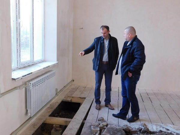 В Курахово продолжается капитальный ремонт детского сада «Фиалка»