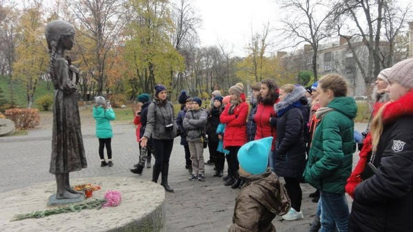 Марьинские юннаты продолжают путешествовать по живописным уголкам Украины