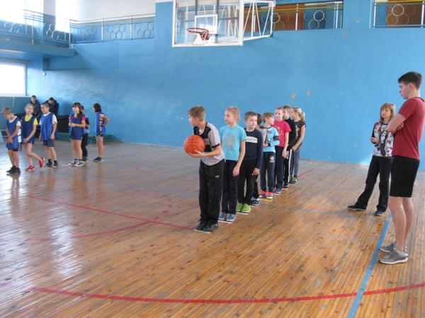 Кураховские школьники выиграли районные соревнования «Веселые старты»