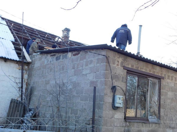 Владимир Мороз проверил, как восстанавливают разрушенное жилье в Марьинке и Красногоровке