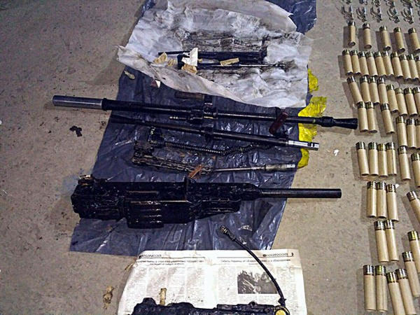 В Курахово под землей обнаружен огромный схрон оружия и боеприпасов