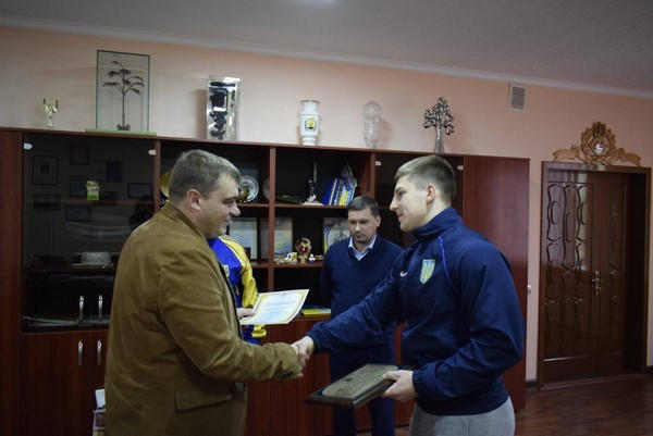 Мэр Угледара поздравил тяжелоатлета Илью Куликова с очередными победами
