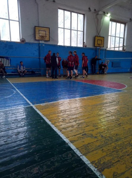 На волейбольный турнир в Марьинке съехались команды из двух областей