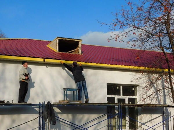В Курахово продолжается капитальный ремонт детского сада «Фиалка»