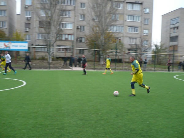 Легенды украинского футбола сыграли матч в Марьинке