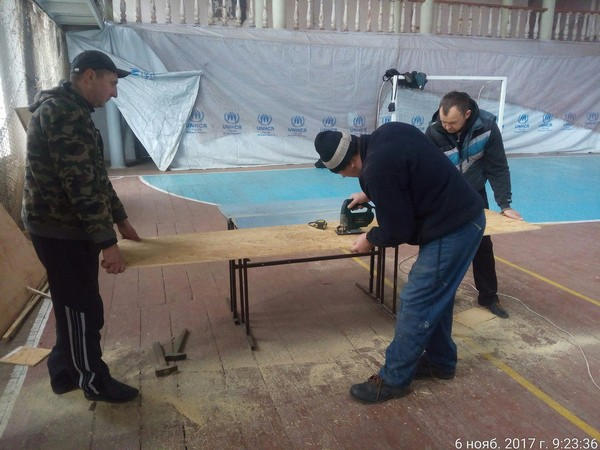 Спорт на руинах: жители Красногоровки восстанавливают разрушенный войной спорткомплекс