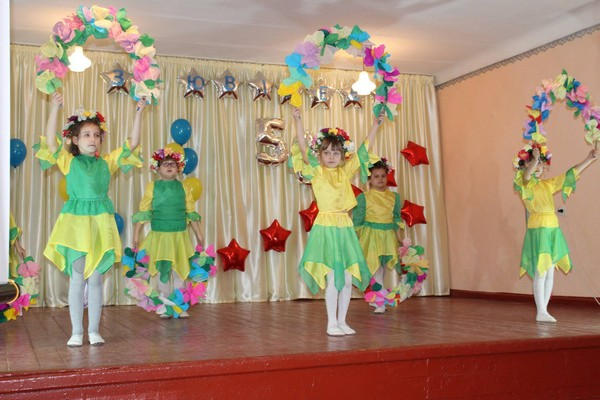 Новоукраинская школа ярко отметила 50-летний юбилей