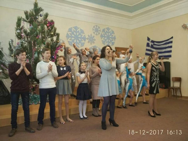 В Марьинке состоялся праздничный концерт «В кругу друзей»