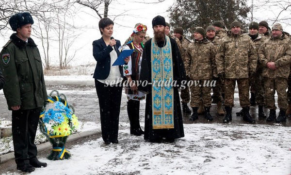 Состоялось торжественное открытие памятника «Погибшим жителям Марьинки и воинам АТО»