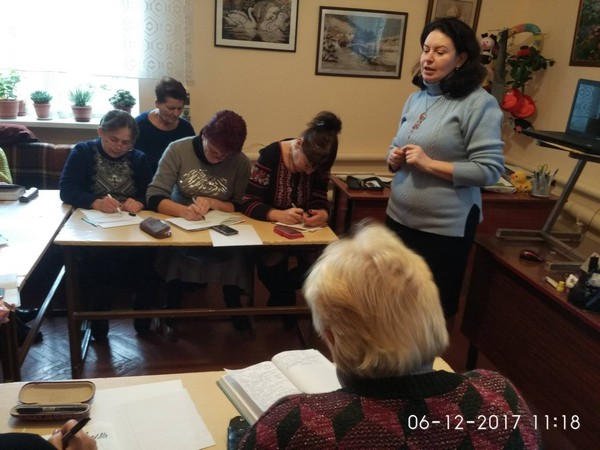 Педагогов Марьинского района учили, как развивать творческие способности у детей