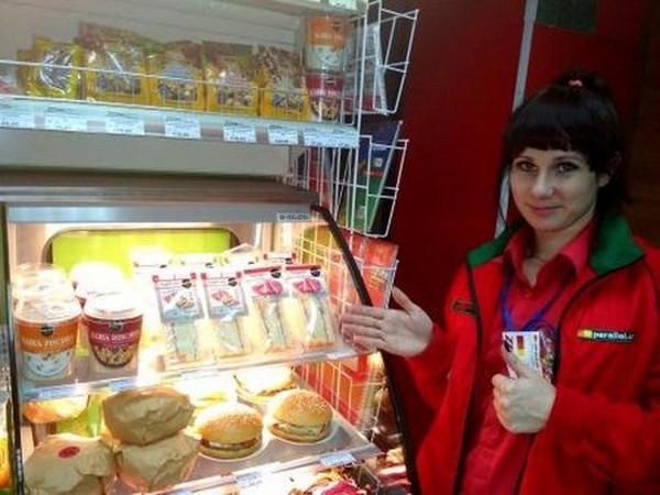 На автозаправке в Курахово теперь можно подкрепиться сэндвичами и кашами