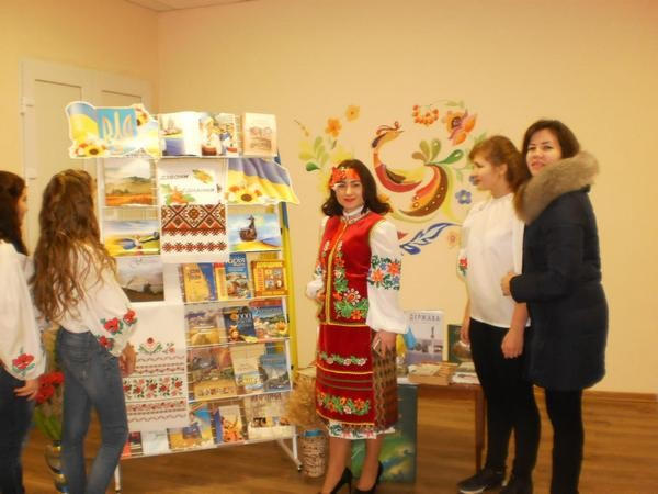 В День Соборности Украины в прифронтовой Марьинке организовали выставку