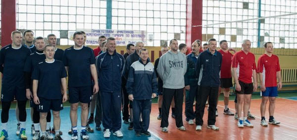 В Угледаре открыли традиционный волейбольный турнир памяти Владимира Дмитренко