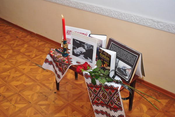 В Марьинке почтили память жертв массовых расстрелов