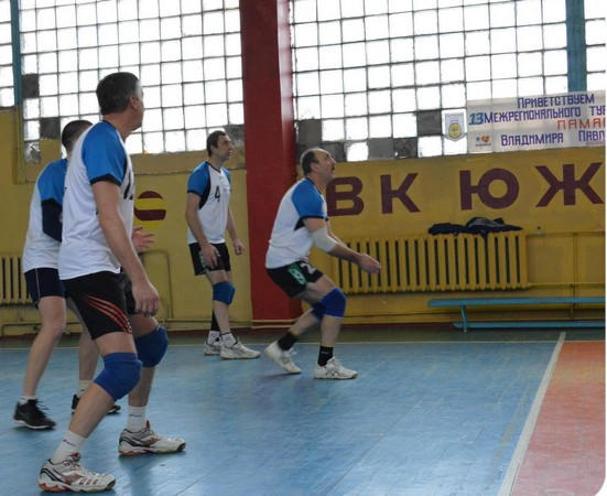 В Угледаре открыли традиционный волейбольный турнир памяти Владимира Дмитренко
