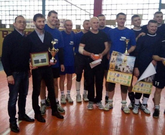 В Угледаре определили победителя волейбольного турнира памяти Дмитренко