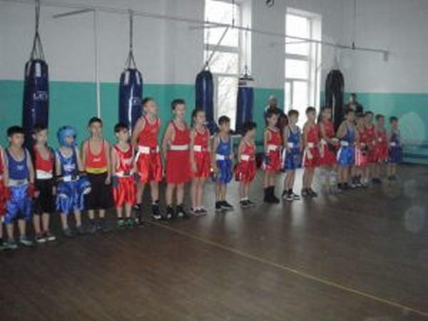 Юные боксеры из Угледара продемонстрировали свой класс на соревнованиях в Марьинке