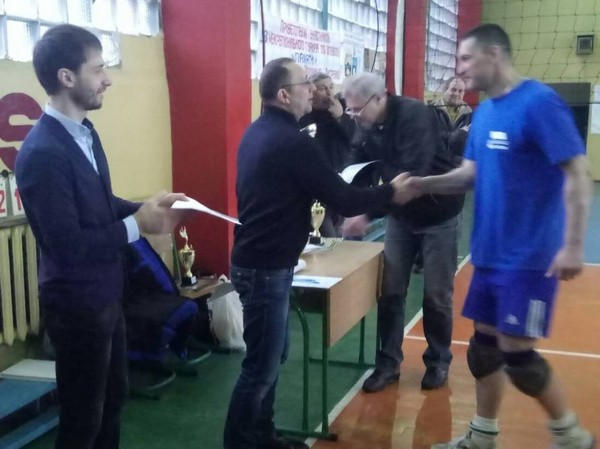 В Угледаре определили победителя волейбольного турнира памяти Дмитренко