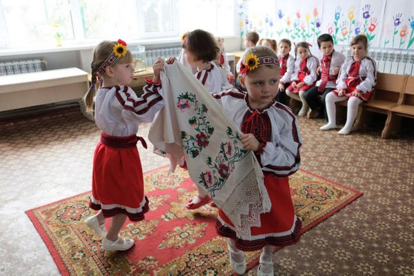 В прифронтовой Красногоровке открыли сенсорную комнату для детей