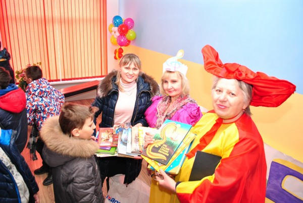 В Марьинке ярко и креативно отметили начало Всеукраинской недели книги