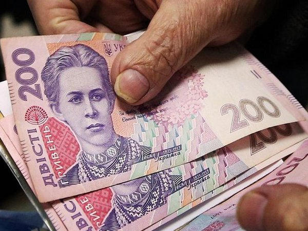 В Курахово пенсионерка отдала мошенникам огромную сумму денег – 42 тысячи гривен