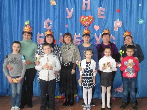 В Марьинском районе прошел конкурс «Супер бабушки»
