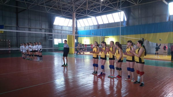Волейболистки из Курахово выиграли праздничный турнир в Родинском