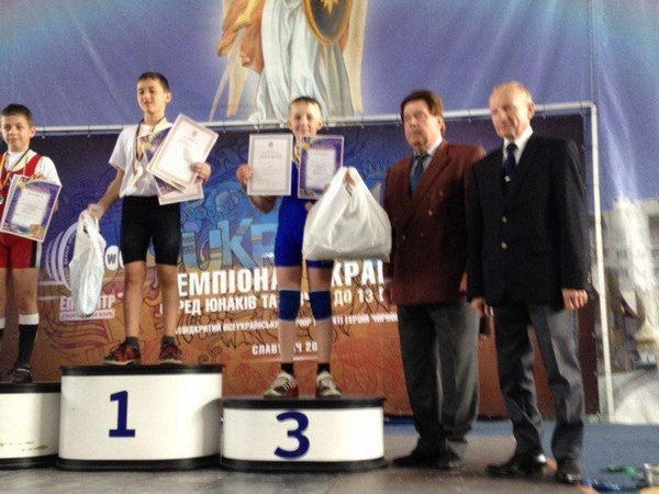 Юный спортсмен из Угледара завоевал «бронзу» на Чемпионате Украины по тяжелой атлетике
