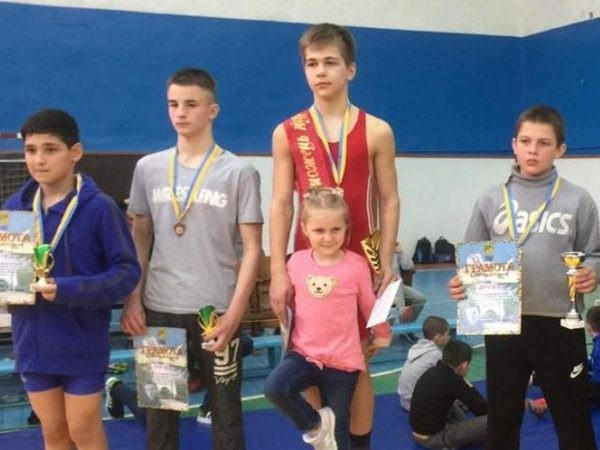 Юные борцы из Угледара завоевали медали на международном турнире
