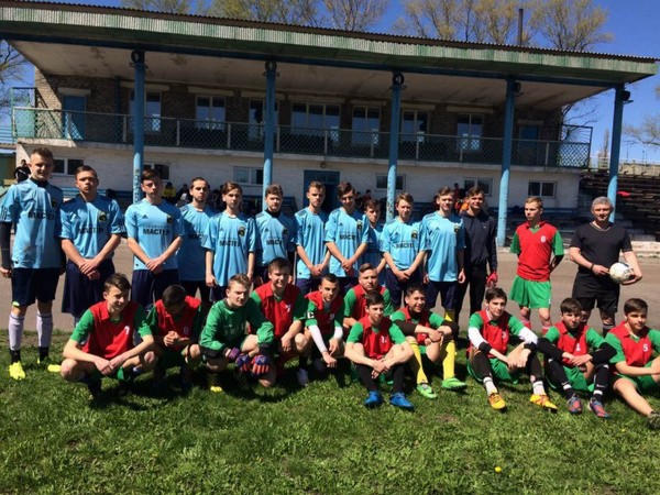 Юные футболисты из Угледара разгромили команду из Авдеевки
