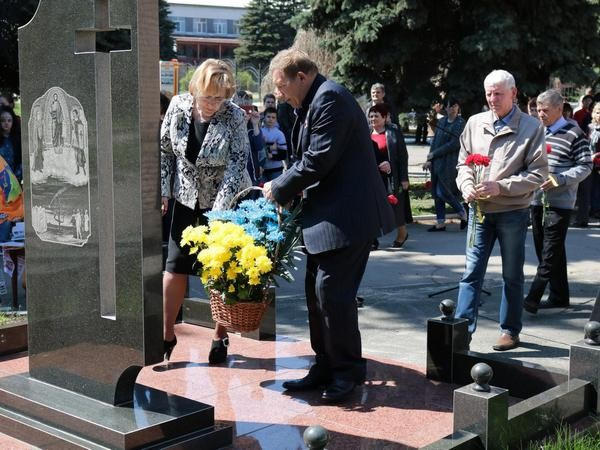 В Марьинке почтили память ликвидаторов аварии на Чернобыльской АЭС