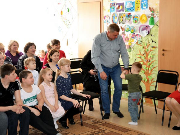 Воспитанников центра «Вогник надії» навестил народный депутат Украины