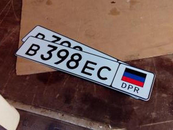 На КПВВ «Марьинка» обнаружены «Toyota» и «Mercedes» на номерах «ДНР»