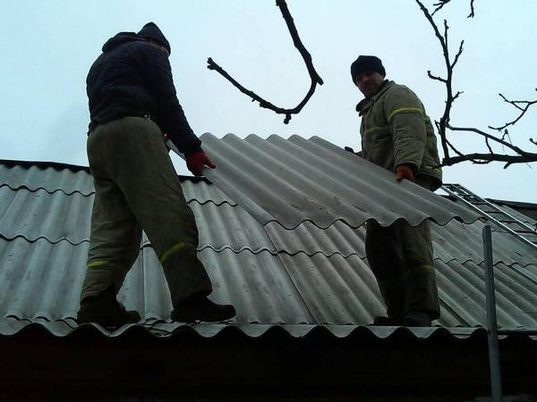 Спасатели восстановили уже более 60 разрушенных домов в Марьинке и Красногоровке