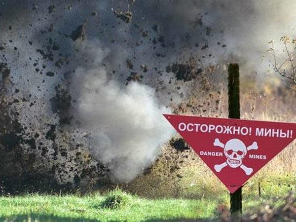 Пытаясь пройти из Донецка в Марьинку по полю, мужчина подорвался на мине
