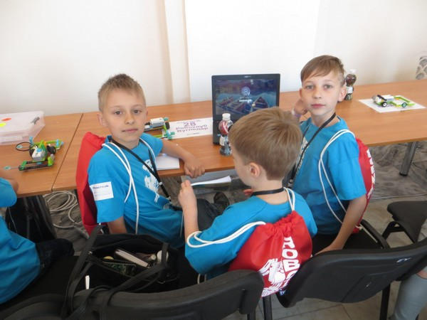 Юные жители Угледара заняли третье место на Всеукраинской олимпиаде по робототехнике