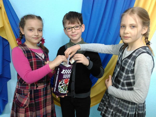 Школьники Марьинского района собрали деньги для лечения детей
