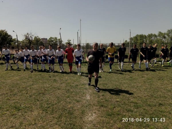 Футболисты из Угледара на своем поле разгромили команду из Мирнограда
