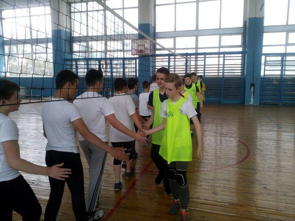 В Курахово прошли соревнования по пионерболу
