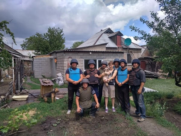 Спасатели продолжают восстанавливать разрушенные жилые дома в Марьинке и Красногоровке