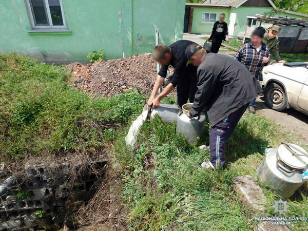 У жительницы Марьинского района изъяли самогонный аппарат и 200 литров браги
