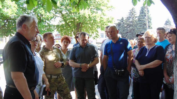 Павел Жебривский посетил прифронтовые Марьинку и Красногоровку