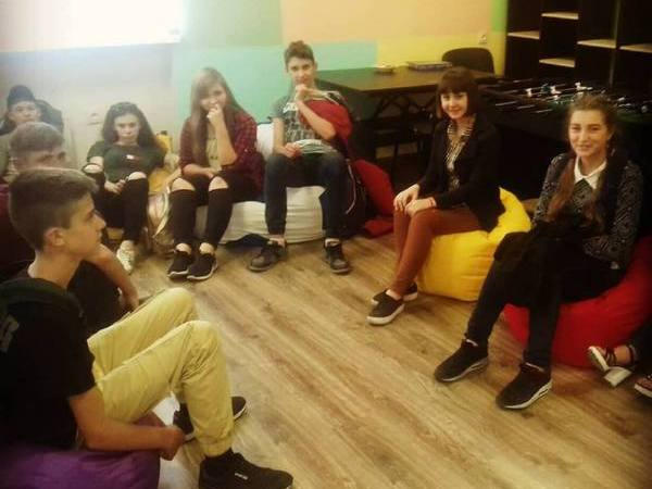 Школьники из Марьинки побывали в «Стране пантомимы»