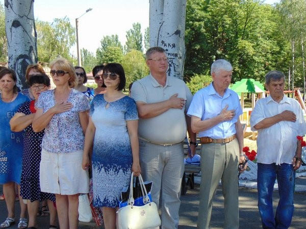 В Марьинке почтили память жертв войны в Украине