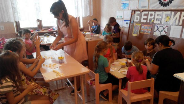 В пришкольных лагерях Марьинского района отдохнули около 700 детей