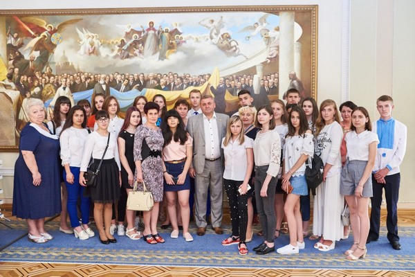 Дети из Марьинского района побывали в Верховной Раде