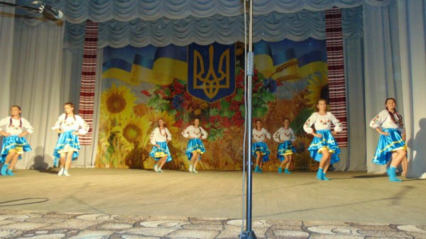В Марьинке состоялось торжественное празднование Дня Конституции Украины