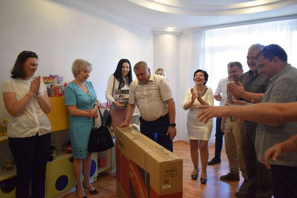 В Угледаре открыли первый детский дом семейного типа