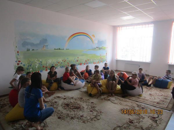 В прифронтовой Марьинке организовали психологический тренинг для детей