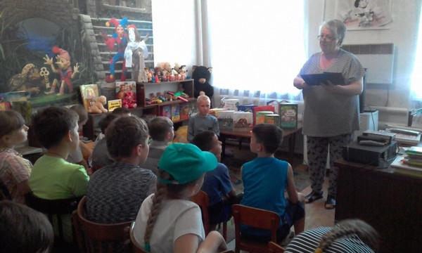 Школьникам прифронтовой Марьинки рассказали о хороших манерах